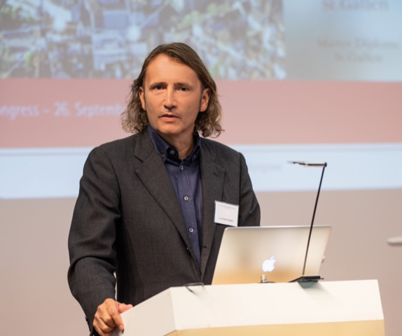 Christian Abegglen bei einem Vortrag über Unternehmensführung
